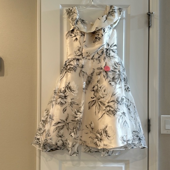 Chi Chi London Dress - Picture 1 of 7